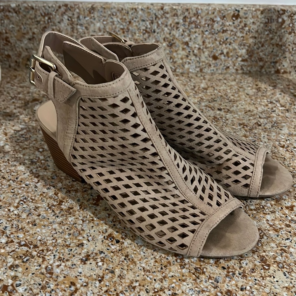 Unisa Ungaila Laser Cut Caged Peep Toe Block Heels Size 8.5